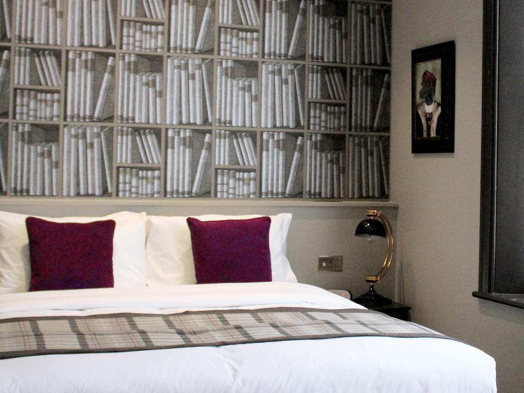 Großes Doppel-/Zweibettzimmer